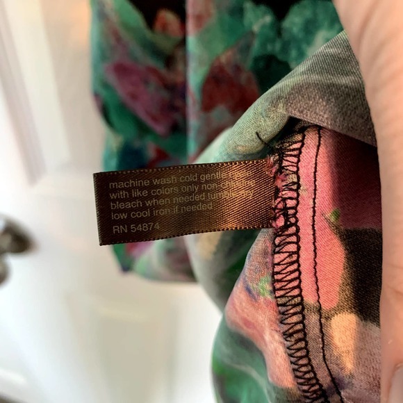 The Limited‎ Women's Size Extra Small Green Black Floral Sleeveless Top - Picture 4 of 6